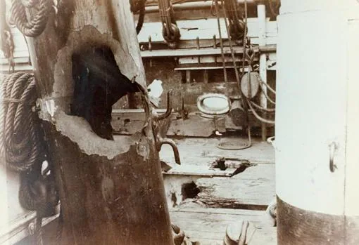 Daños provocados por un disparo del buque de Grau en la corbeta Abtao durante el Segundo combate naval de Antofagasta.