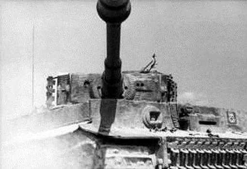 El Tiger I podía abatir carros aliados a 3.000 metros de distancia, pero estos tenían que acercarse y rodearle