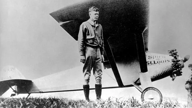 Lindbergh, al lado de su Ryan NYP con el que hizo el épico salto Nueva York-París en 1927