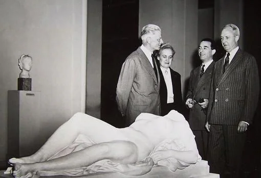 Jacques Jaujard, con pelo negro, en 1947, por aquel entonces Director General de Artes y Letras