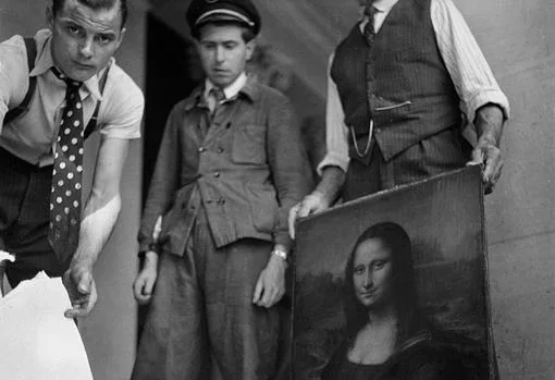 Jacques Jaujard junto a la «Mona Lisa», la célebre obra que consiguió salvar