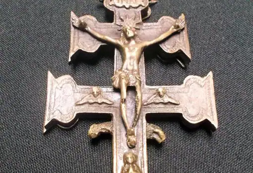 Cruz de Caravaca encontrada en el Guadalupe