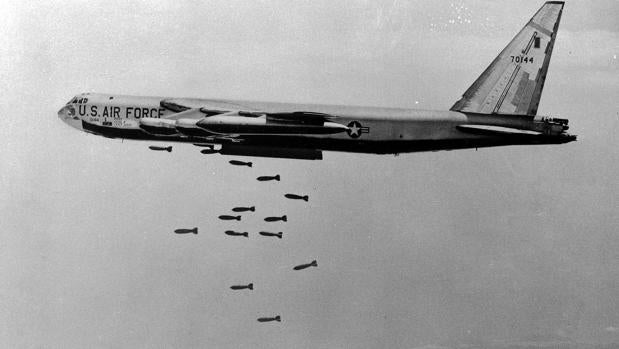 Revelan un plan secreto para usar armas nucleares en Vietnam, que el presidente Johnson canceló «in extremis»