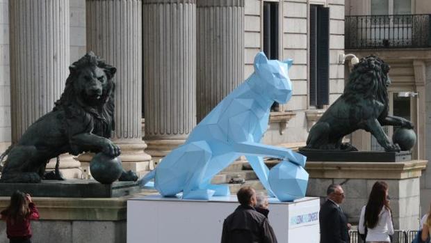 El olvido histórico al colocar una leona en el Congreso de los Diputados: ¡ya hay una leona llamada Atalanta!