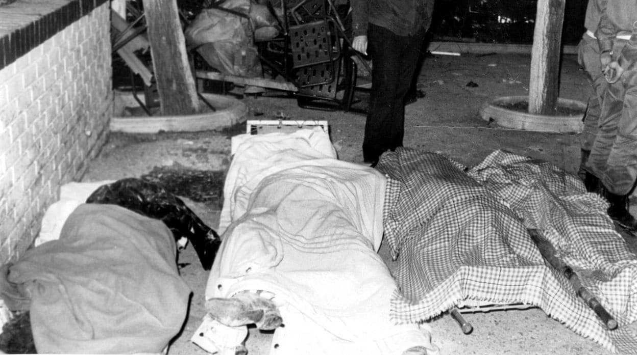Cuatro de las 18 víctimas mortales que produjo el atentado islámico en el restaurante de El Descanso, el 12 de abril de 1985