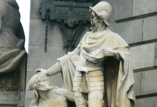 Estatua de Pere Bertran y Margarit en el Monumento a Colón (Barcelona)