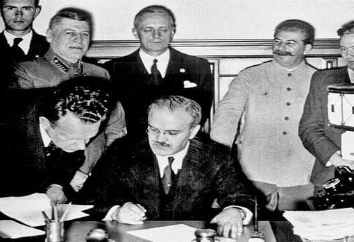 El pacto secreto con el que Stalin y Hitler quisieron conquistar Europa: la  gran vergüenza de la URSS