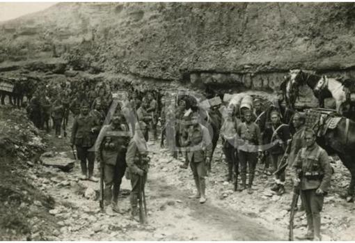 Campaña de Melilla, 10/3/1924. Un convoy a Tizzi-Azza. Fuerzas del Tercio dispuestas para proteger la operación