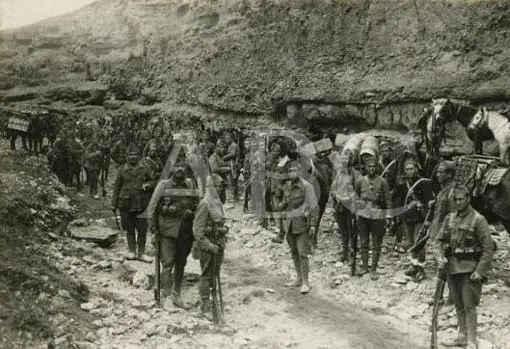 Campaña de Melilla, 10/3/1924. Un convoy a Tizzi-Azza. Fuerzas del Tercio dispuestas para proteger la operación