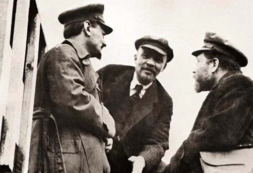 León Trotsky y Lenin