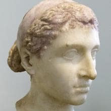 Escultura romana de Cleopatra con una diadema real, de mediados del siglo I a. C.