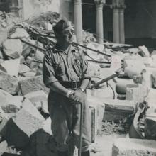 Moscardó, en las ruinas del Alcázar