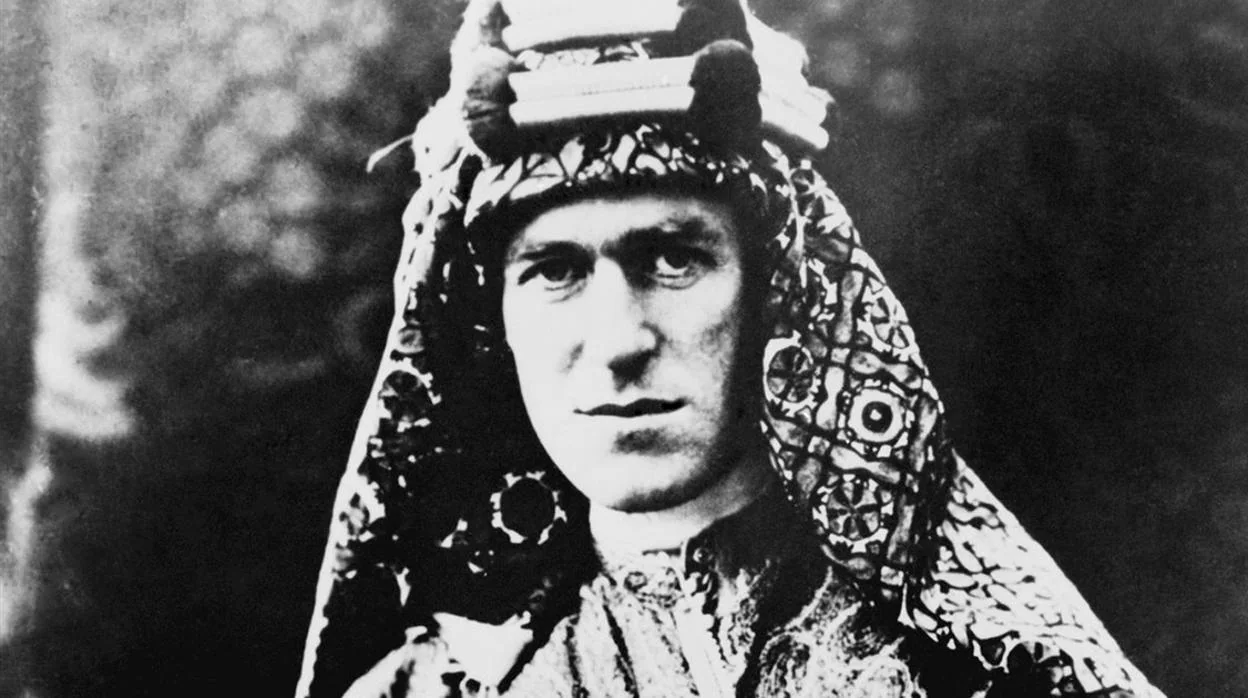 La absurda muerte tras una triste agonía de Lawrence de Arabia, el héroe olvidado de la IGM
