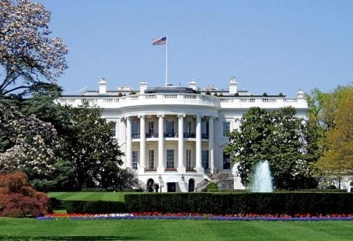 La Casa Blanca es la residencia oficial del presidente y centro de su administración.