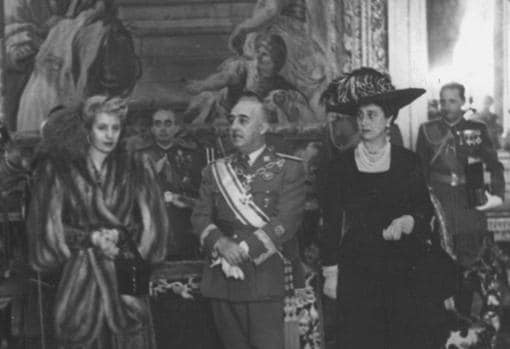 La argentina Eva Duarte de Perón, con Franco y doña Carmen Polo, en 1947