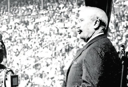 Barcelona, 1905. El político Alejandro Lerroux pronunciando un discurso en la plaza de toros de La Monumental
