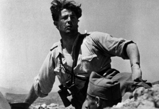 El teniente coronel Juan "Modesto" Guilloto, jefe del V Cuerpo de Ejército, en uno de sus puestos de mando durante la batalla de Brunete