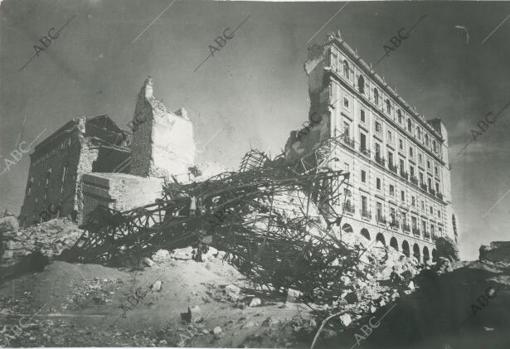 Toledo, 27 de septiembre de 1936. Guerra civil, el alcazar de Toledo al final del asedio en 1936