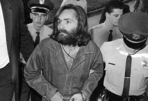 Charles Manson es trasladado a la corte