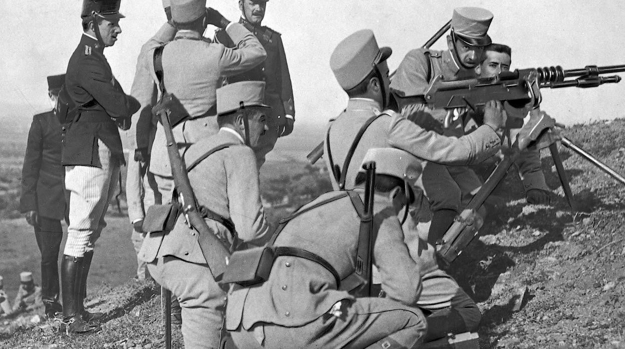 El rey asiste a varios ejercicios del Ejército en Toledo