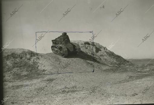 El carro «Trubia» avanzando por terrenos quebrados