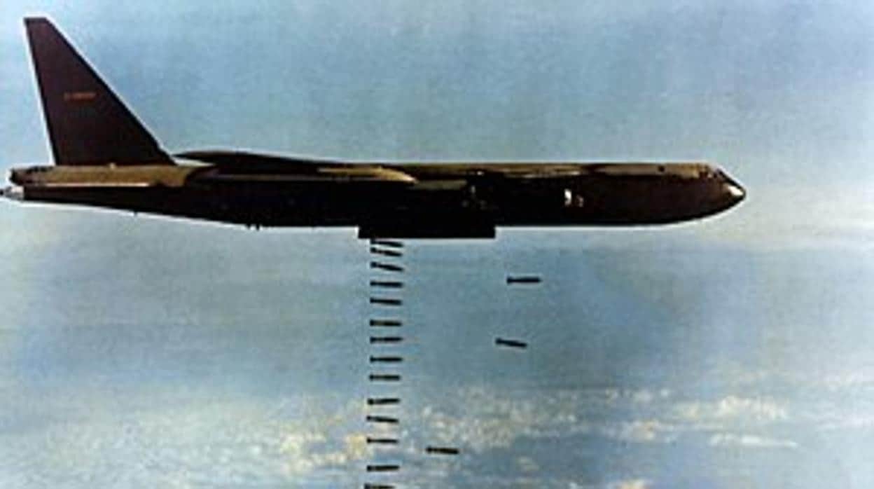 Uno de los B-52 que participaró en la operación Operación Linebacker II en Vietnam