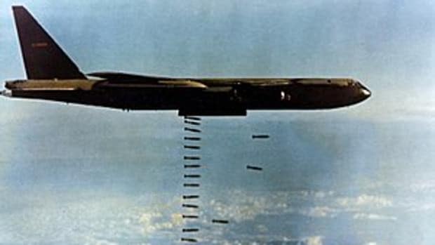 El innecesario bombardeo de EE.UU. contra Vietnam para asesinar a miles de civiles con la guerra ya perdida
