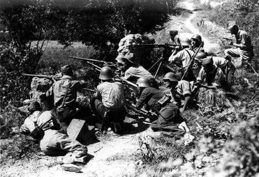 Los milicianos republicanos defienden una posición en el frente de Teruel.