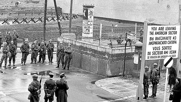 Secretos e intimidades del Muro de Berlín, la herida soviética que mutiló a Europa