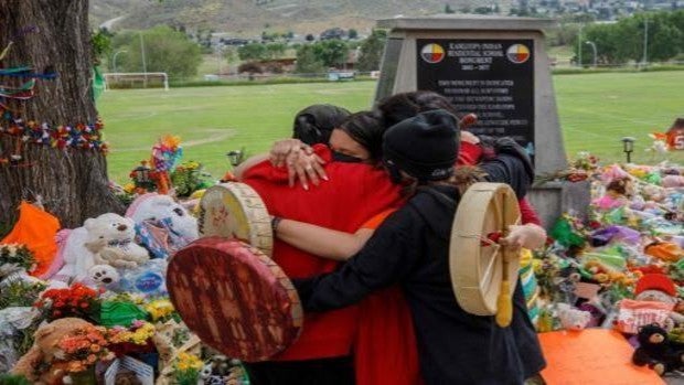 Homaneje a los menores cuyos cuerpos fueron encontrados en mayo.