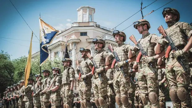 Batallón Azov: los símbolos de la unidad más letal de Ucrania que Putin califica de nazis