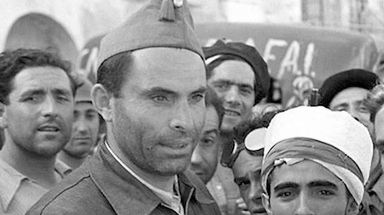 Durruti en una imagen poco antes de morir sacada de la biografía de Abel Paz