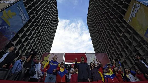 Nicolás Maduro y Diosdado Cabello, durante un acto público este lunes junto al Consejo Nacional Electoral