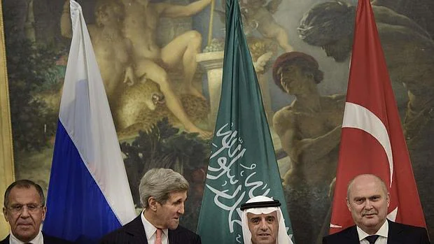 Los ministros de Exteriores de Rusia, EE.UU, Arabia Saudí y Turquía, en la reunión de Viena
