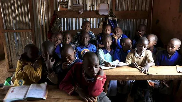 Niños en un colegio del suburbio de Kibera (Nairobi)