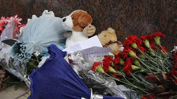 Recuerdo de las víctimas del accidente del avión ruso en la Península del Sinaí, en la Embajada de Rusia en El Cairo, hoy