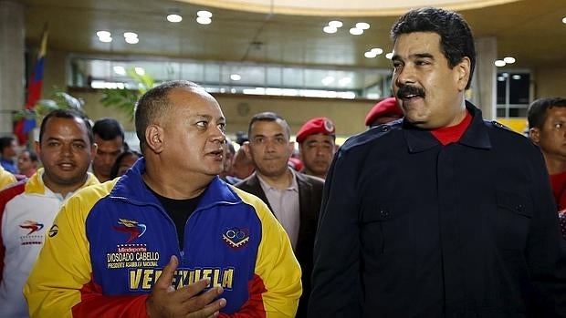 Diosdado Cabello, presidente del Parlamento venezolano, y Nicolás Maduro, presidente del país