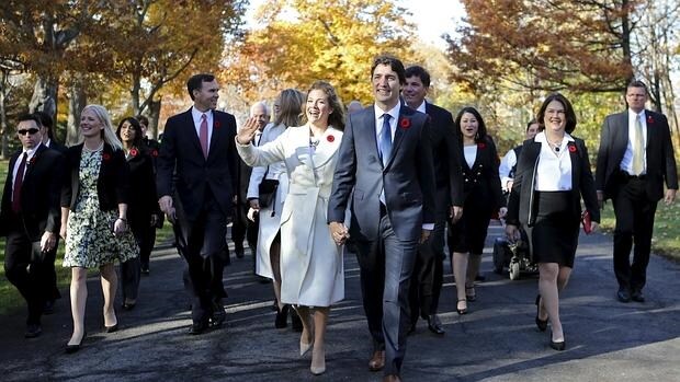 Trudeau, con su mujer y miembros del nuevo gobierno de Canadá