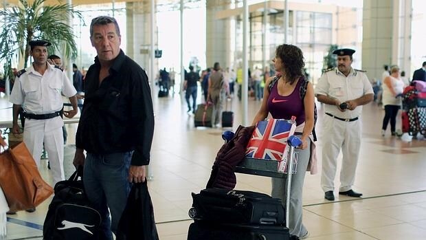 Turistas británicos en el aeropuerto de Sharm el Sheij