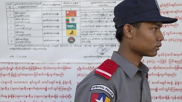 Aung San Suu Kyi, favorita en las elecciones de este domingo en Birmania