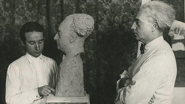 Busto de Révész realizado por el escultor Emilio Laiz Campos