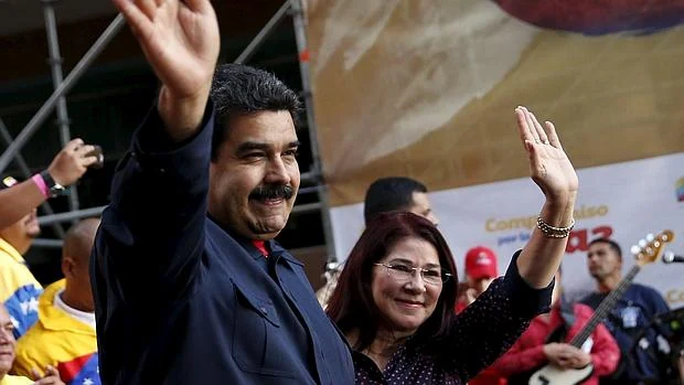 El presidente de Venezuela, Nicolás Maduro y su esposa, Cilia Flores.