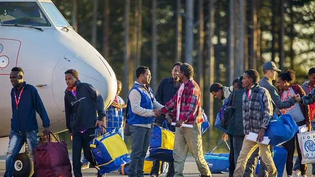 Un grupo de eritreos demandantes de asilo a su llegada a Suecia