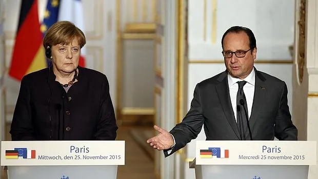 Angela Merkel y François Hollande, durante la rueda de prensa conjunta este miércoles en El Elíseo