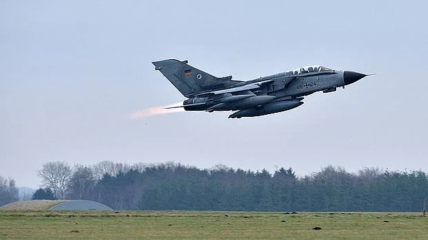 Un avión Tornado alemán despega de la base aérea de Jagel