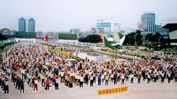Ejercicios de Falun Gong, en un parque de Guangzhou