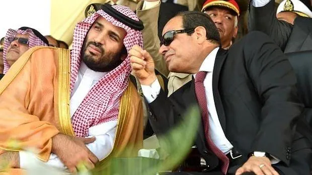 Mohamed Ben Salman, con el presidente de Egipto, Abdel-Fattah Al-Sisi