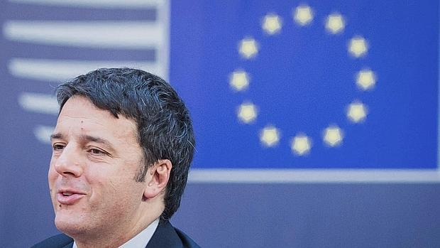 Renzi a su llegada a la segudna jornada de la cumbre en Bruselas este viernes