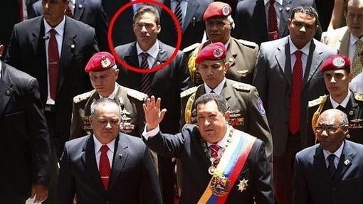 Leamsy Salazar, en la tercera fila (tras Diosdado Cabello y Hugo Chávez), en el día de la Independencia de Venezuela de 2012