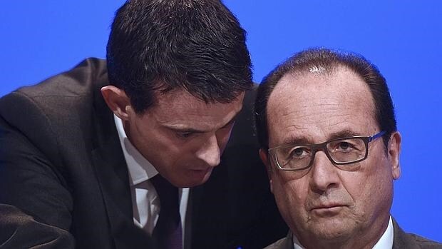 El primer ministro Manuel Valls junto al presidente,de Francia, François Hollande